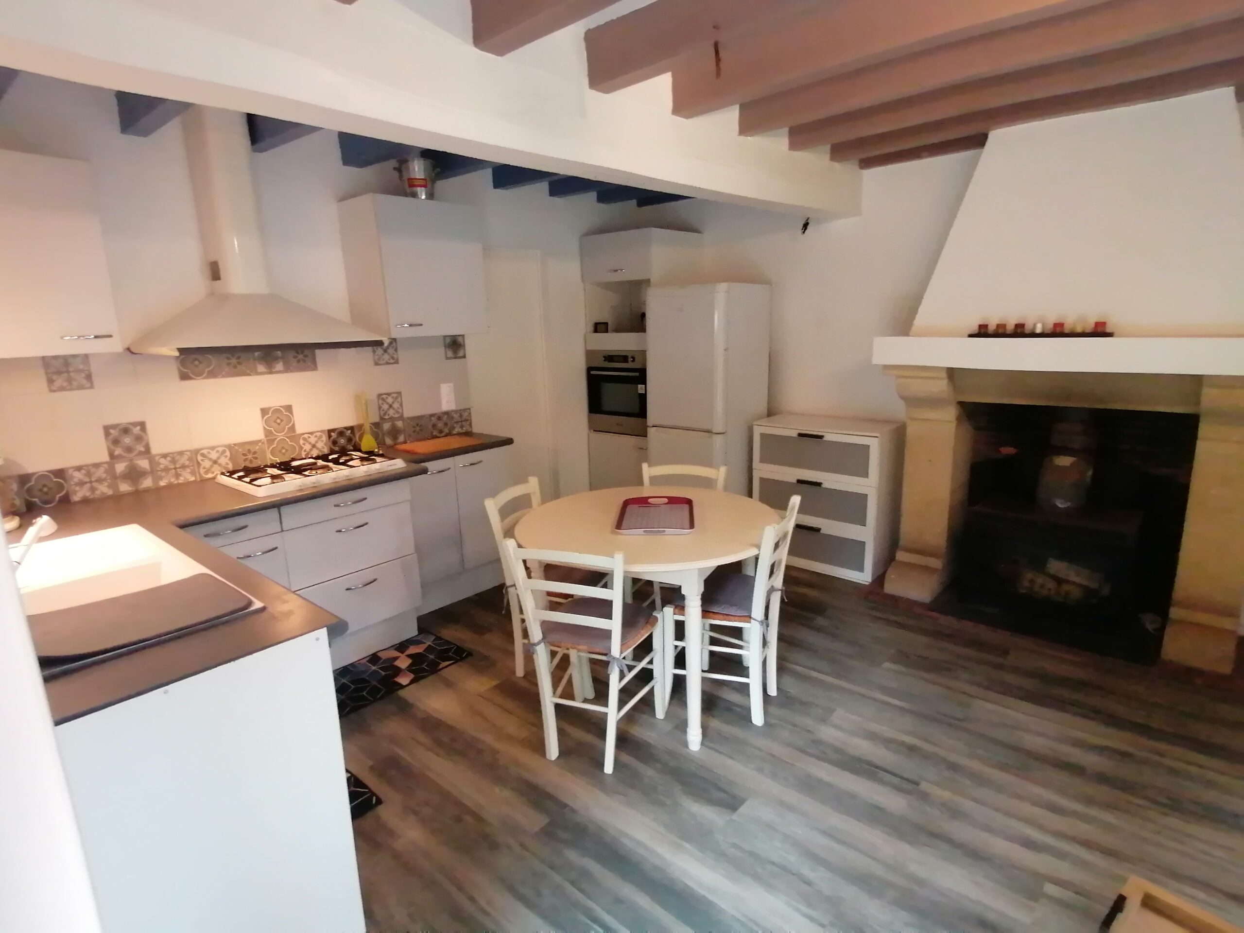 Un intérieur chaleureux au Refuge à Cachen